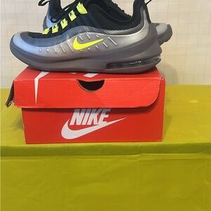 Nike Air Max Axis